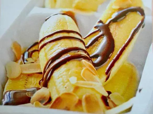 Банан с творогом и шоколадом