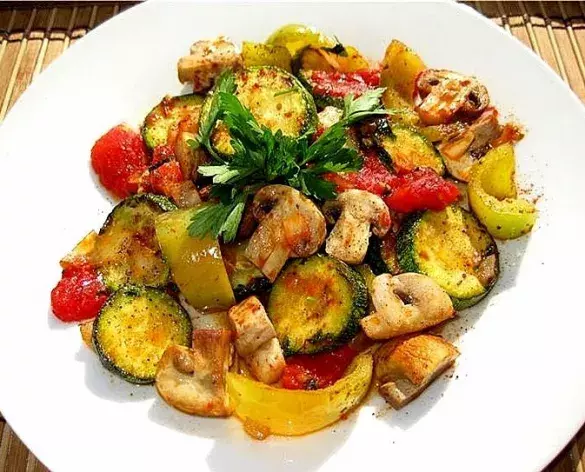 Овощное рагу с шампиньонами