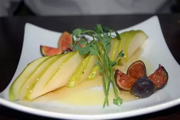 Груша с инжиром