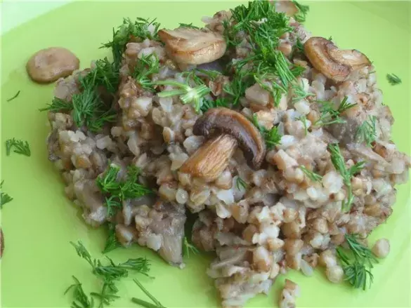 Мясо с гречкой и грибами