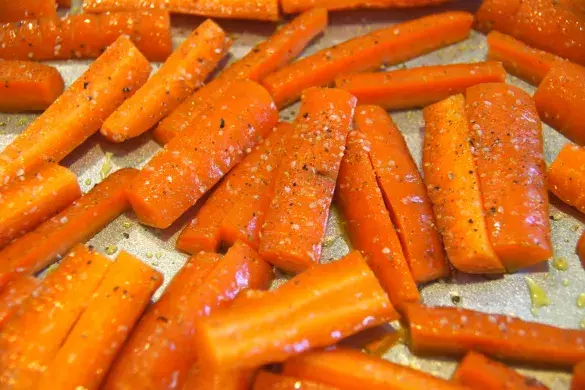 Печеная морковь с кунжутом