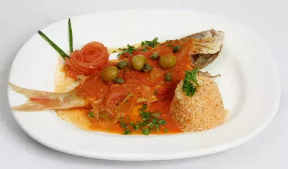 Белая рыба с томатным соусом 