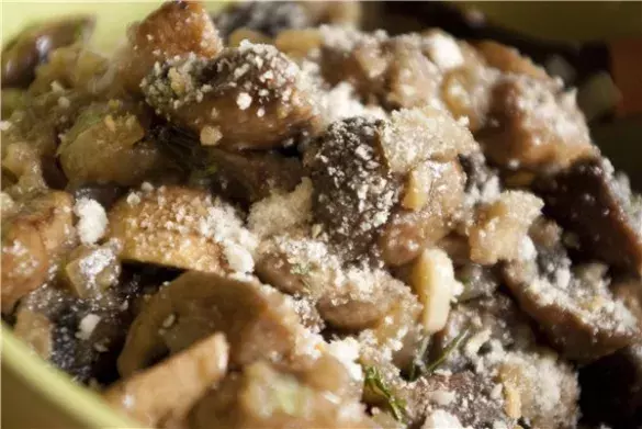 Рагу из грибов с яйцами