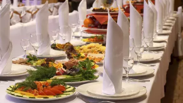 Питание вне дома: правила посещения ресторана