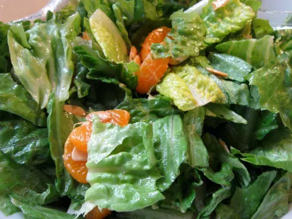 Легкий салат с мандаринами