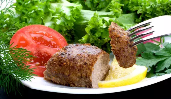 Ужин с паровыми котлетами из индейки