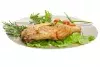 Окорочок куриный с салатом