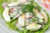 Овощной салат с редиской и яйцом