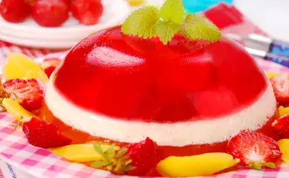 Клубничное желе с йогуртом