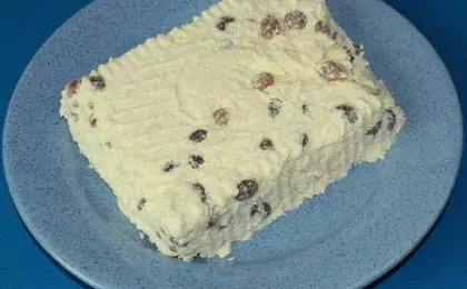 Масса творожная 23% жирности с сухофруктами