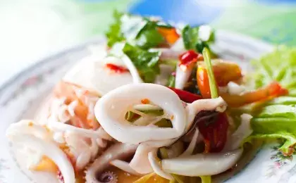 Закуска из кальмаров и сельдерея