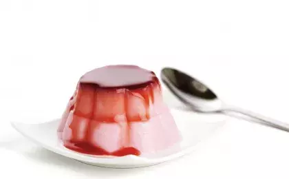 Желе с клубникой