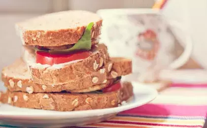 Завтрак с сэндвичем