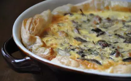 Омлет с луком и грибами