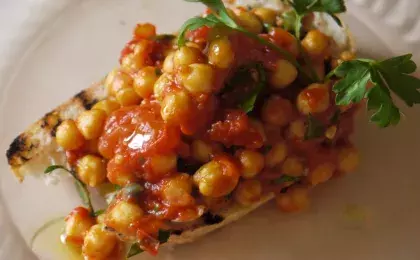 Бобы с острым соусом