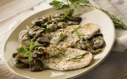 Горячий салат из курицы с перцем