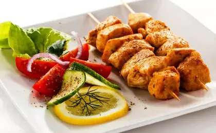 Ужин с куриными шашлычками