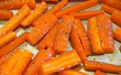 Печеная морковь с кунжутом