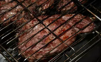 Мини-стейк из говядины с черным перцем и чесноком