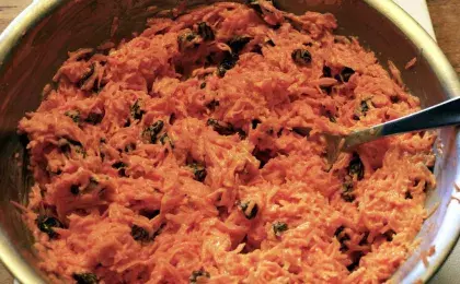 Салат из брюквы с морковью и изюмом