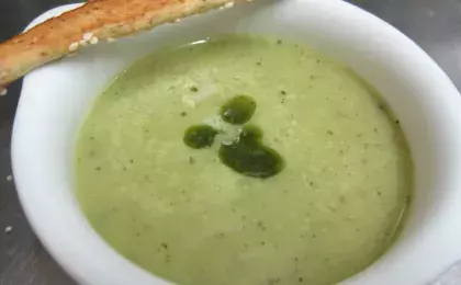 Суп-пюре из кабачков с лисичками