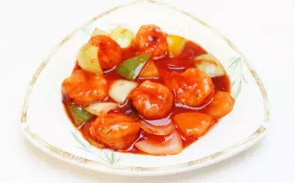 Салат с креветками и помидорами