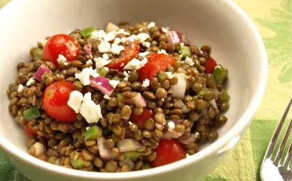 Ужин с салатом из чечевицы