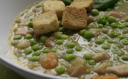Гороховый суп с гренками