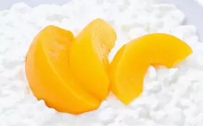 Персики с творогом «пятиминутка»