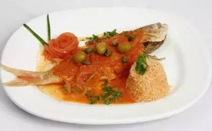 Белая рыба с томатным соусом 