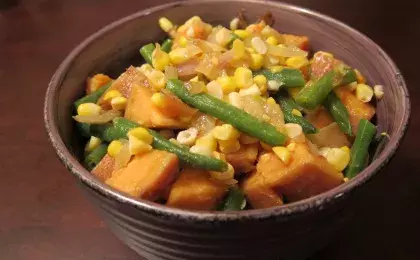 Теплый салат с рыбой и картофелем