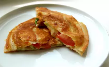 Лаваш с сыром и овощами