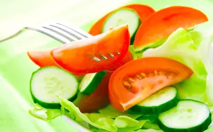 Салат из огурцов с помидорами