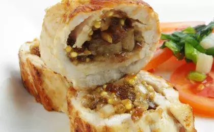 Паровые котлеты из индейки с изюмом