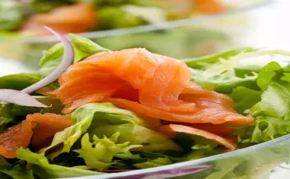 Салат с семгой