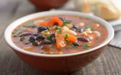 Тушеная фасоль с овощами и травами