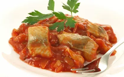 Рыба с имбирем на пару под острым томатным соусом