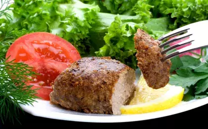 Ужин с паровыми котлетами из индейки