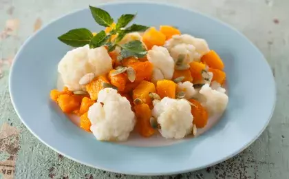 Салат из цветной капусты с морковью