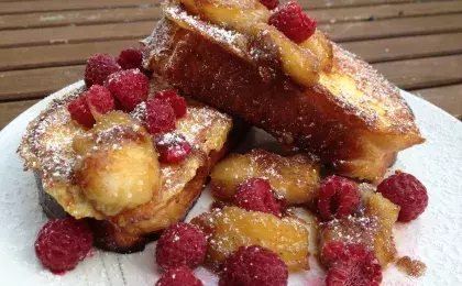 Тосты и мороженные ягоды