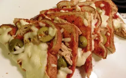 Тосты из ржаного хлеба  с сыром 